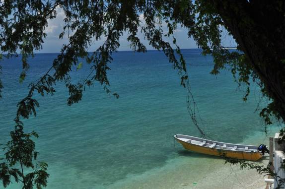 A deliciosa e pacata praia de Obama, perto de Cabaret, antiga Duvalierville, no litoral central do Haiti